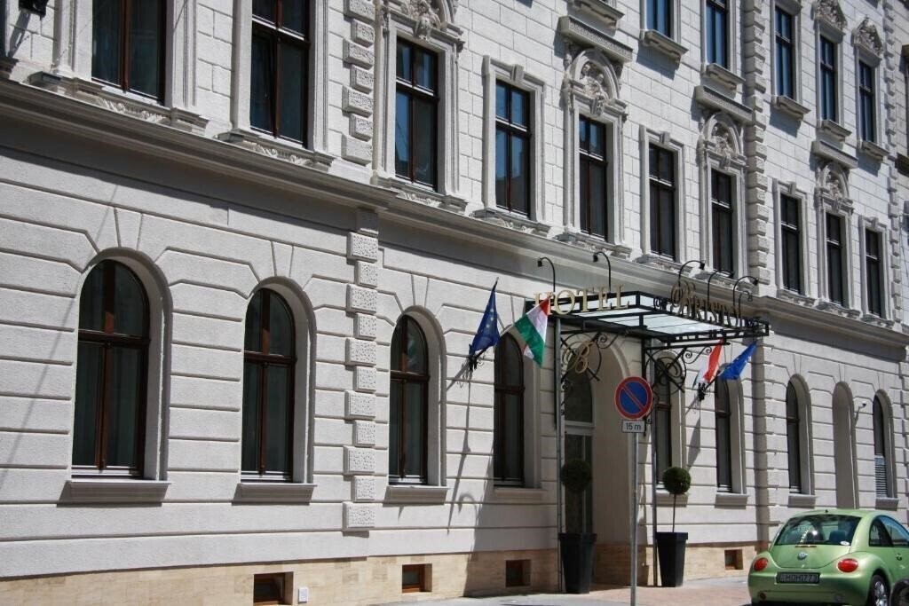 Отель The Three Corners Hotel Bristol 4*