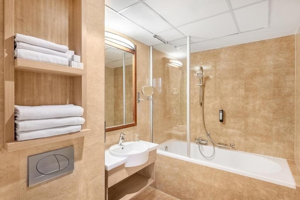 Изображение The Three Corners Hotel Bristol 4*