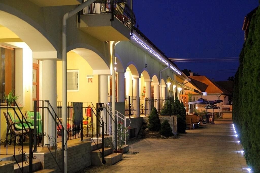 Картинка Bajor Panzio Aparthotel Restaur (Adults Only) 3*