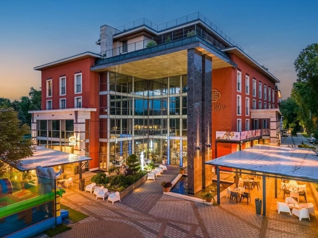 Готель Divinus 4*