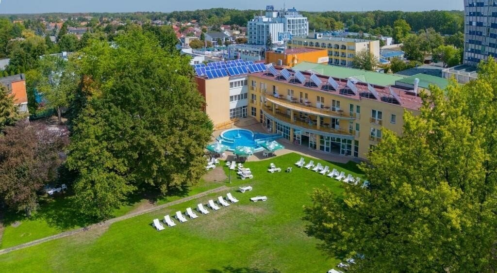 Отель Hunguest Hotel Apollo 4*