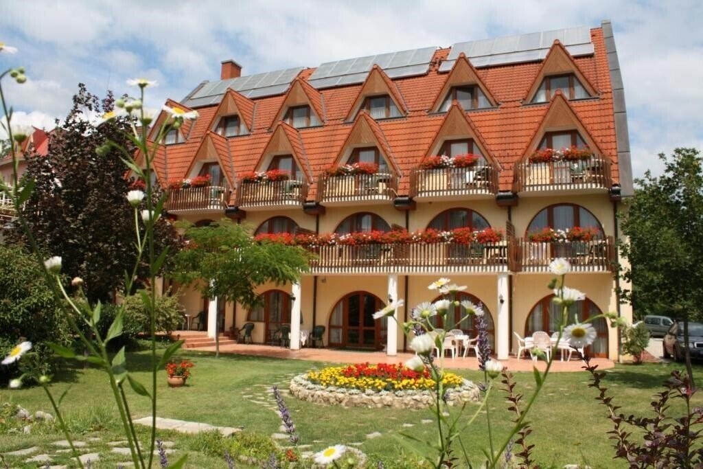 Отель Agnes Hotel 3*