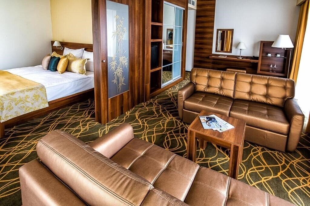 Фото Hunguest Hotel Mirage 4*