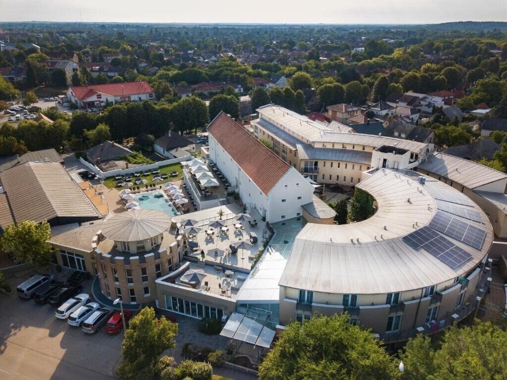Отель Ce Plaza Hotel 4*