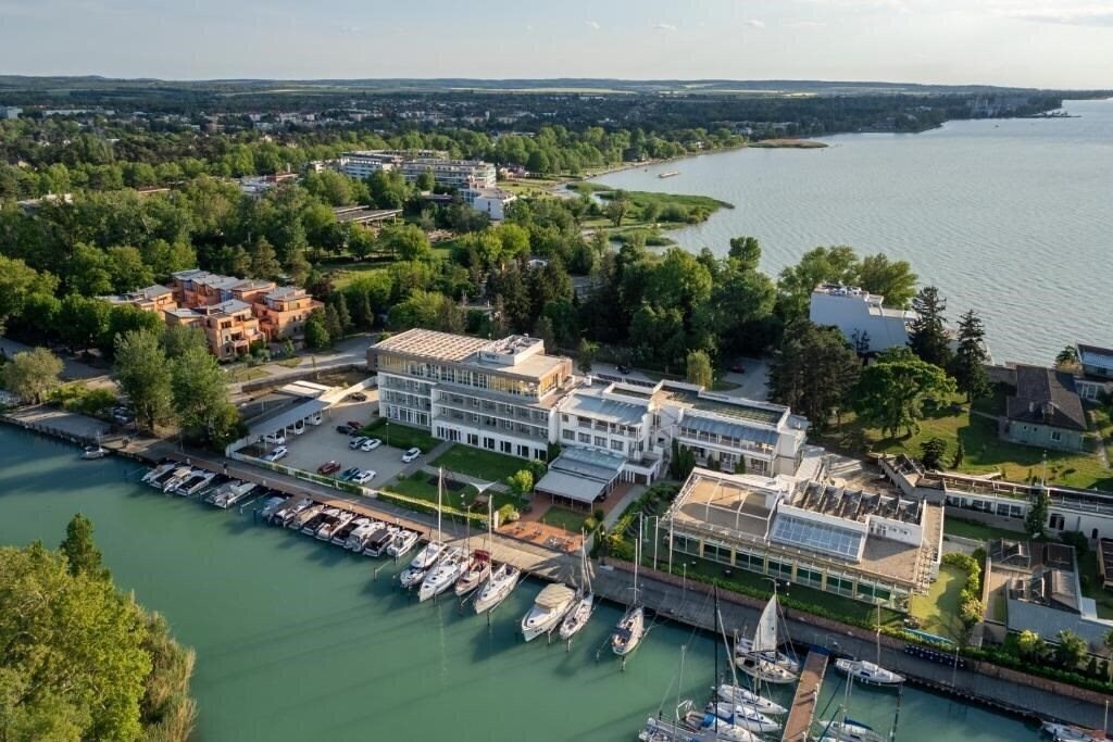 Картинка Hotel Yacht Wellness & Business 4*