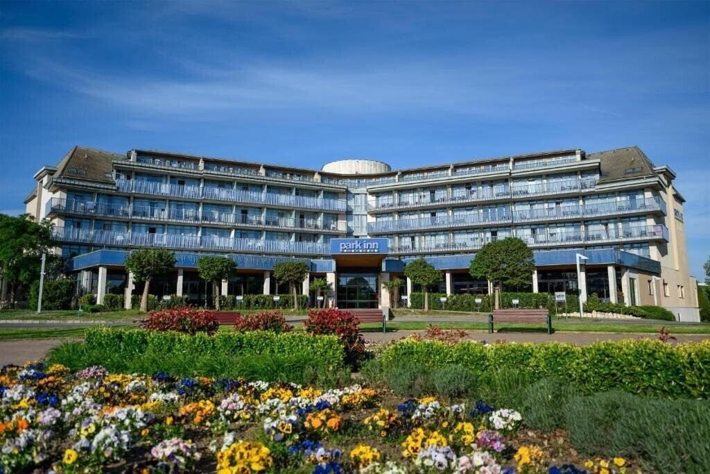 Отель Park Inn By Radisson Sarvar 4*