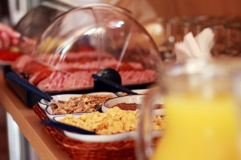 Фото Hotel Viktoria Sarvar 3*
