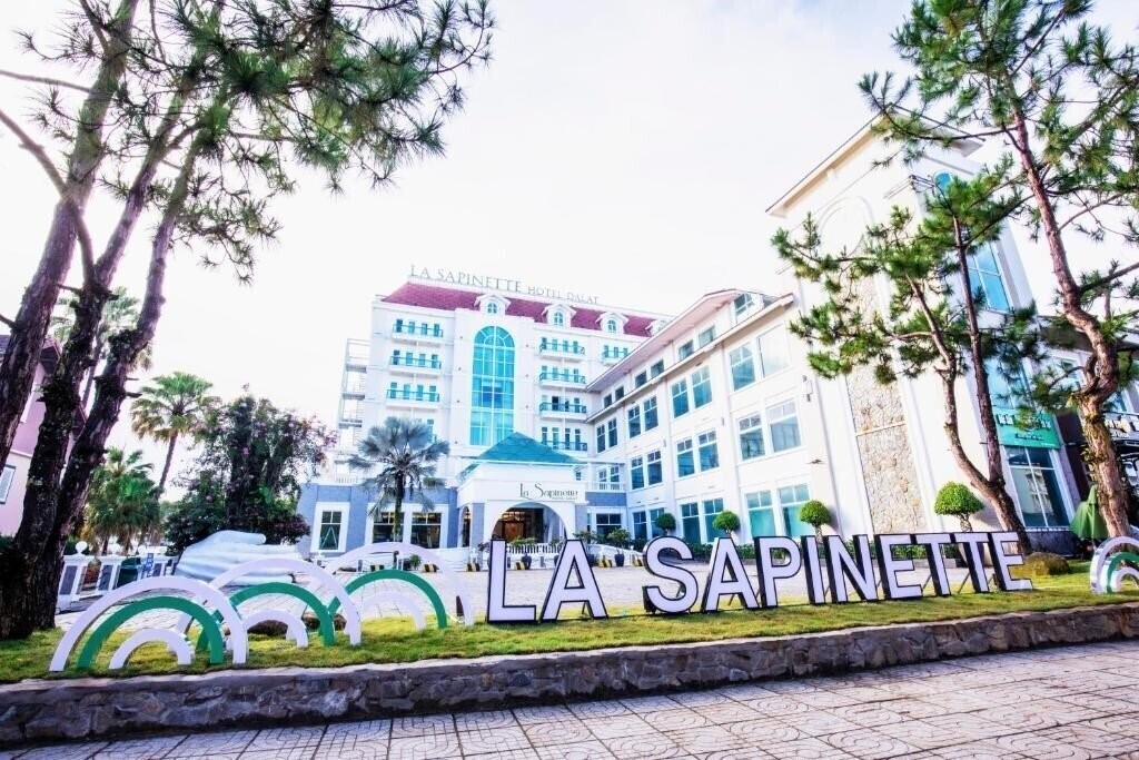 Готель La Sapinette Hotel Dalat 4*
