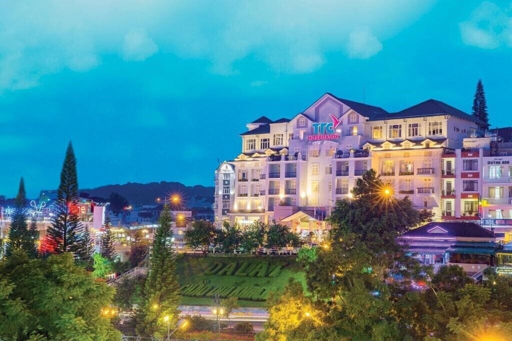 Готель TTC Hotel Premium Ngoc Lan (ex. Ngoc Lan Hotel) 4*