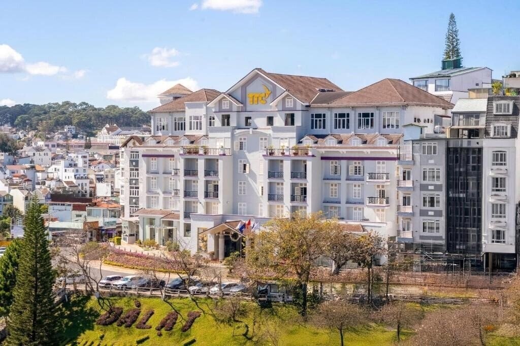 Готель TTC Hotel Premium Ngoc Lan 4*