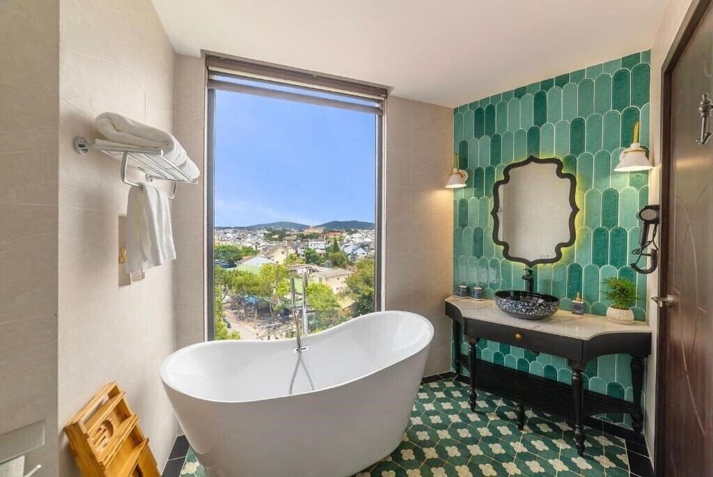 Фотографія Brics Boutique Dalat 4*