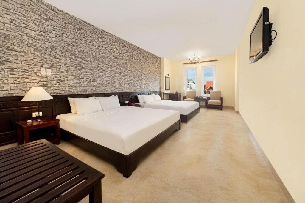 Фото Gold Coast Hotel 3*