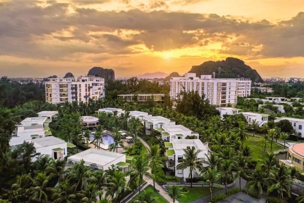 Картинка Melia Danang Beach Resort 5*