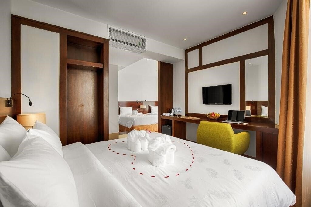 Фото Sofia Suite Hotel Da Nang 3*