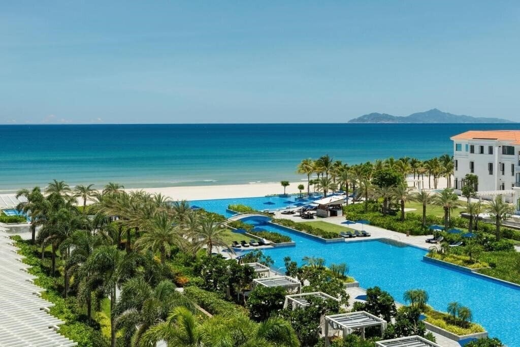 Готель Sheraton Grand Danang Resort 4*