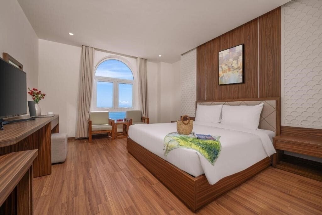 Отель De Lamour Hotel Da Nang 3*