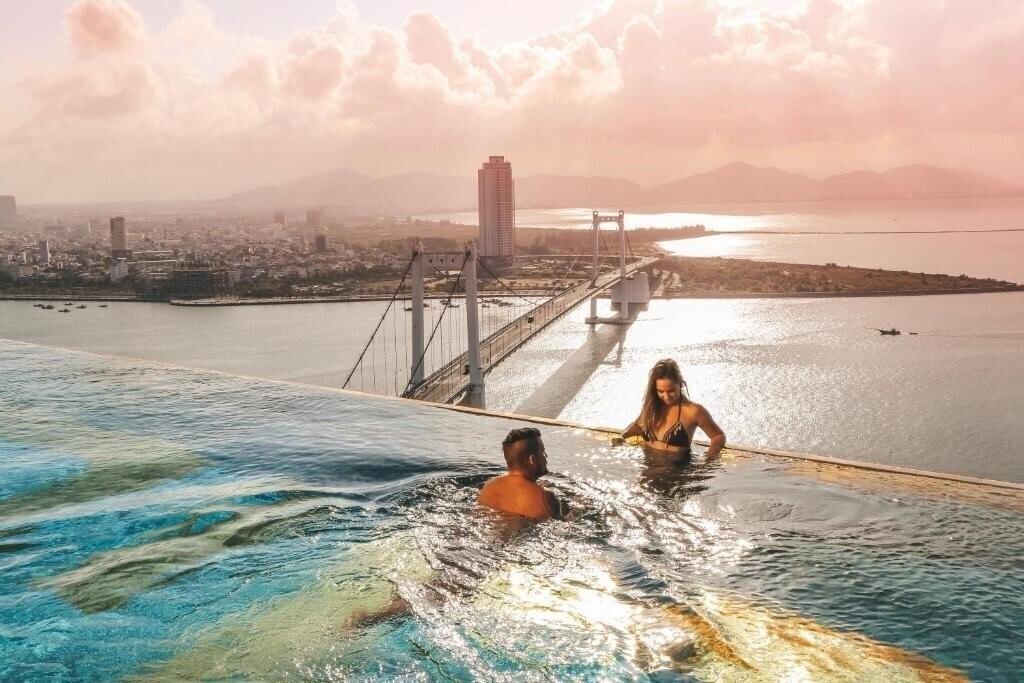 Отель Wyndham Danang Golden Bay Hotel 4*