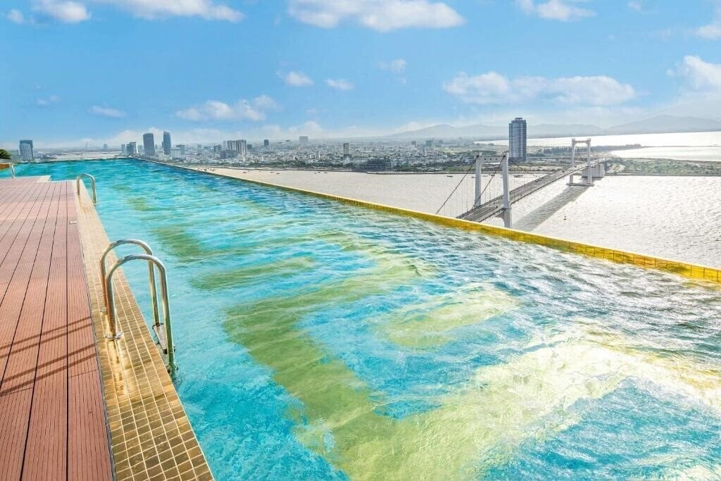 Фото Wyndham Danang Golden Bay Hotel 4*