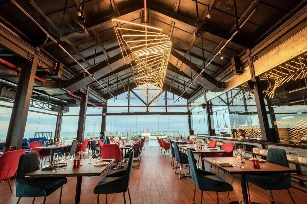 Изображение Wyndham Danang Golden Bay Hotel 4*