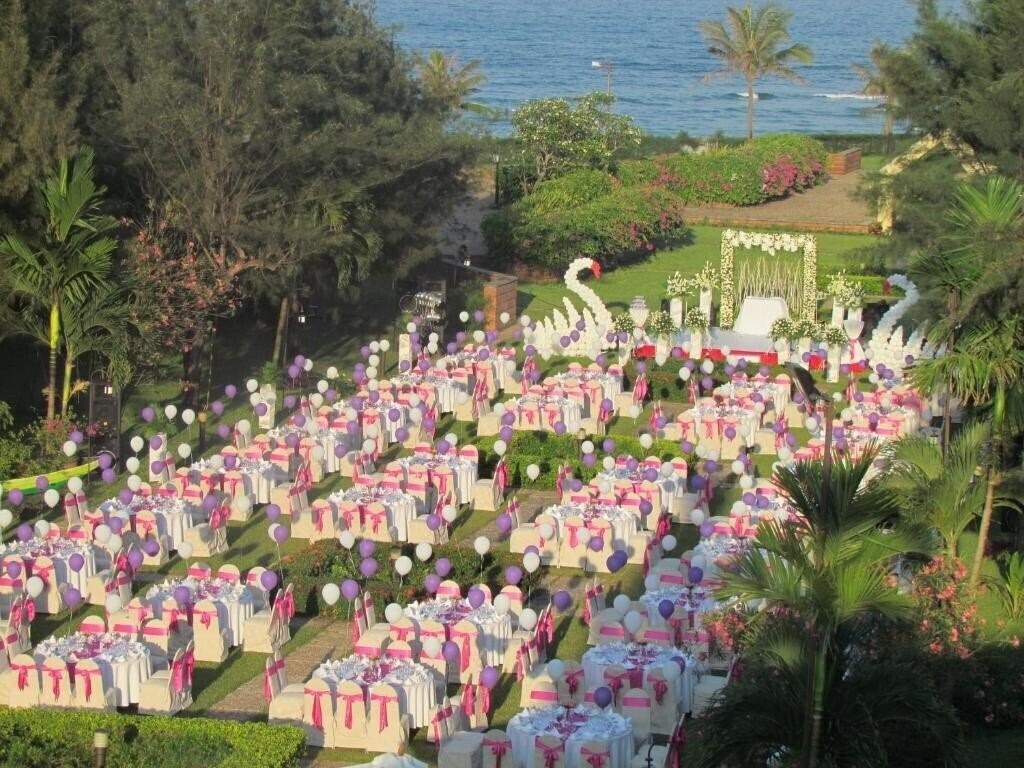 Фотографія Centara Sandy Beach Resort Danang 4*