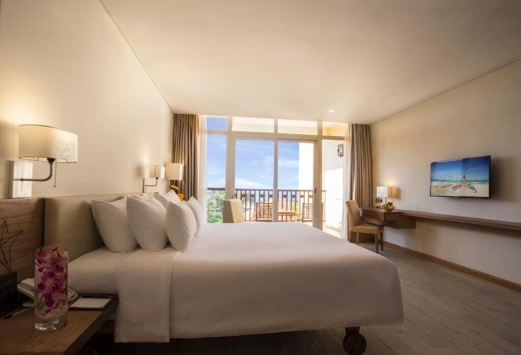 Фотографія Centara Sandy Beach Resort Danang 4*