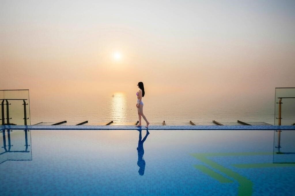 Отель Maximilan Danang Beach Hotel 4*