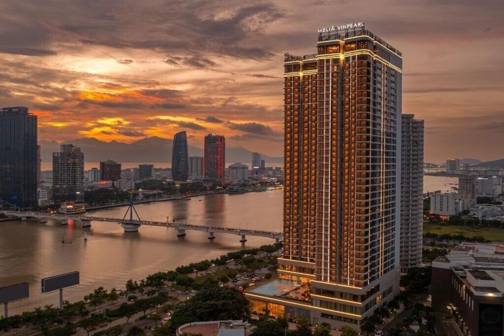 Отель Melia Vinpearl Danang Riverfront 5*