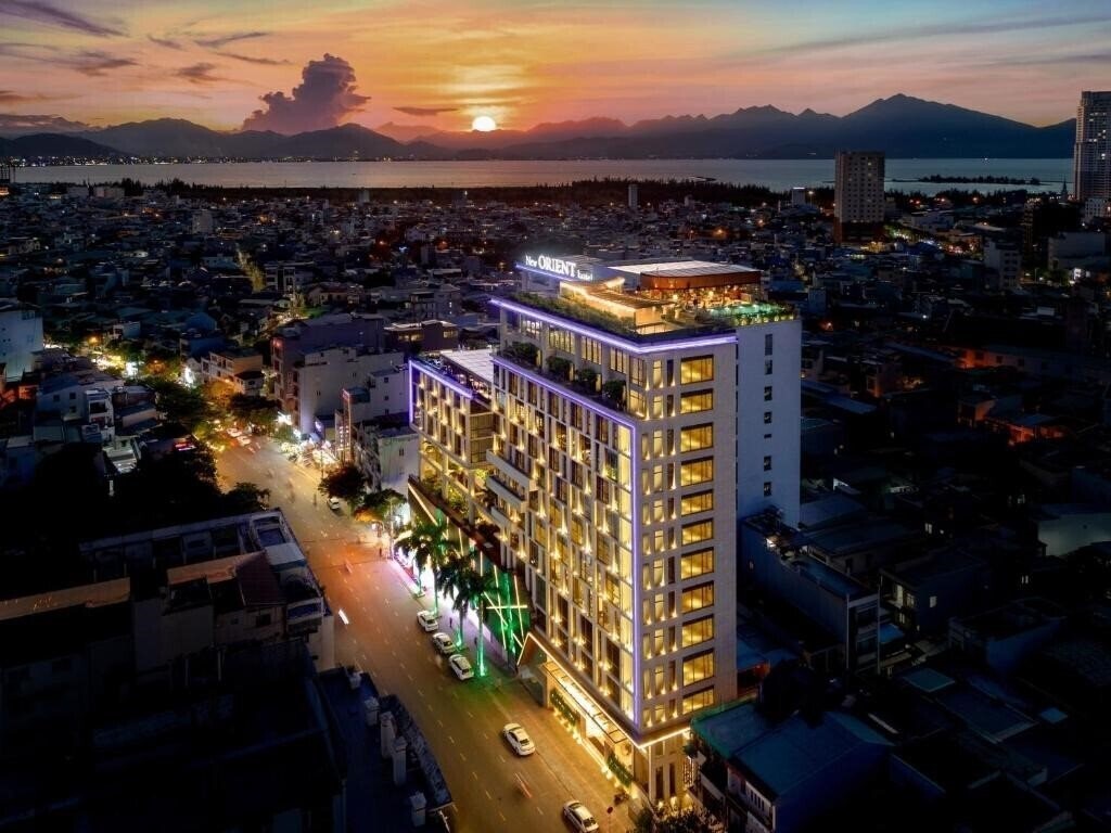 Картинка New Orient Hotel Danang 4*