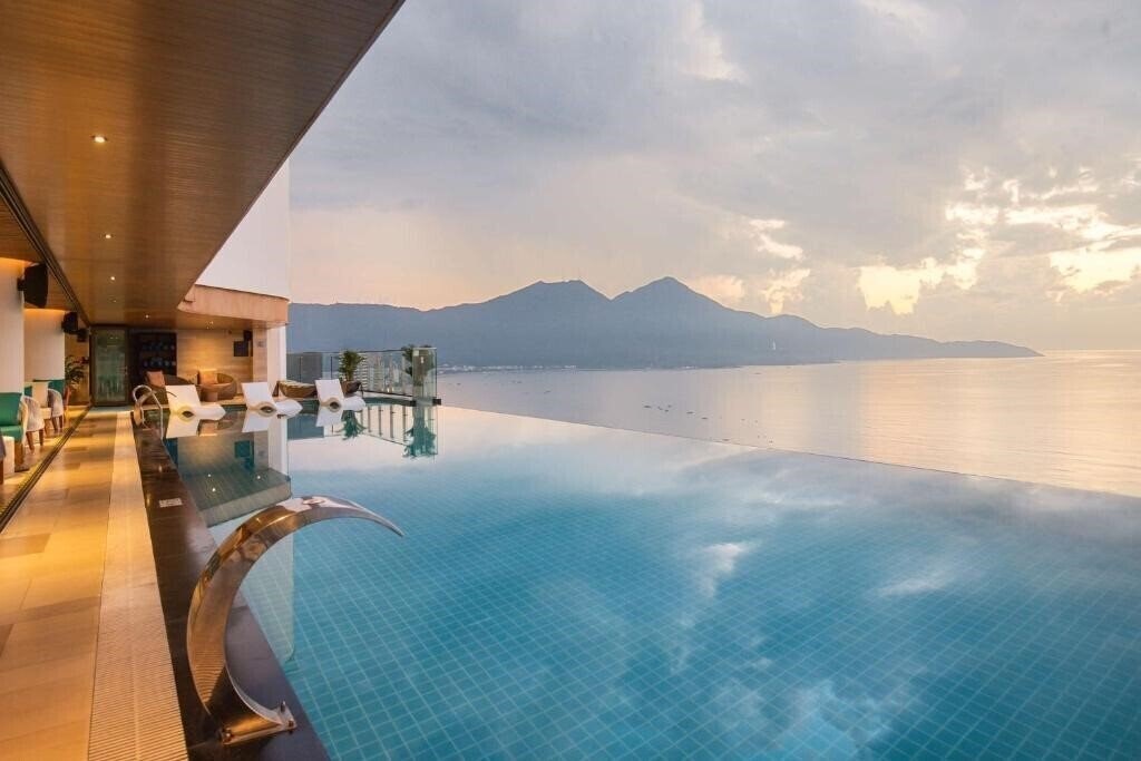 Готель Radisson Hotel Danang 5*