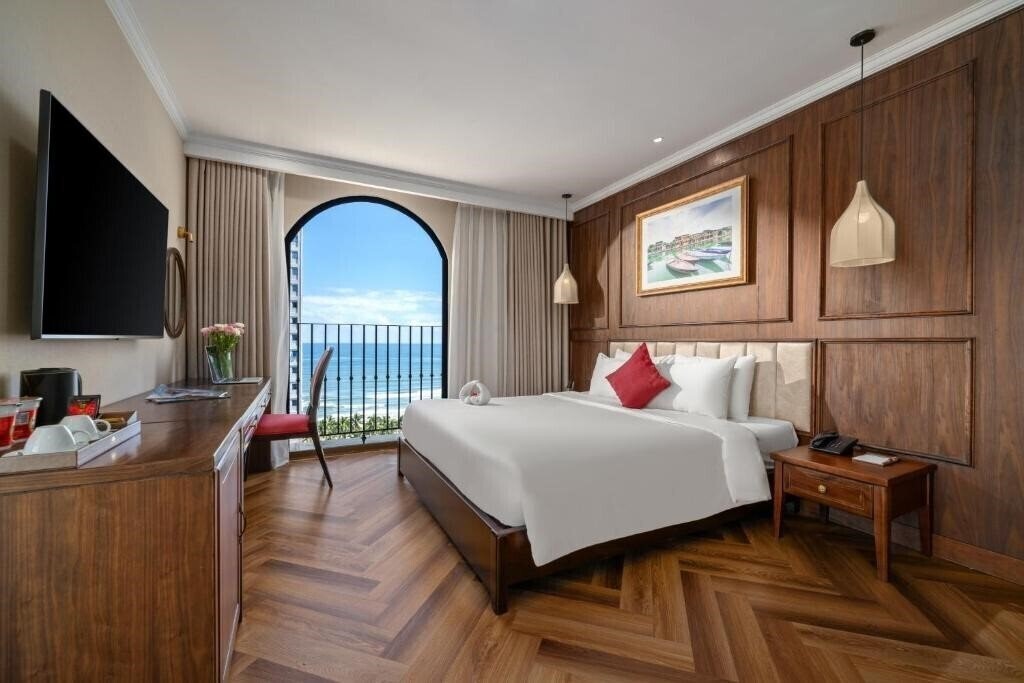 Фото Golden Lotus Luxury Hotel 4*