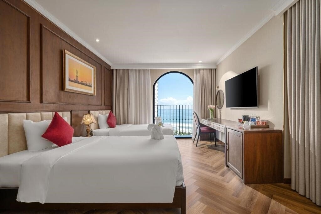 Фотографія Golden Lotus Luxury Hotel 4*