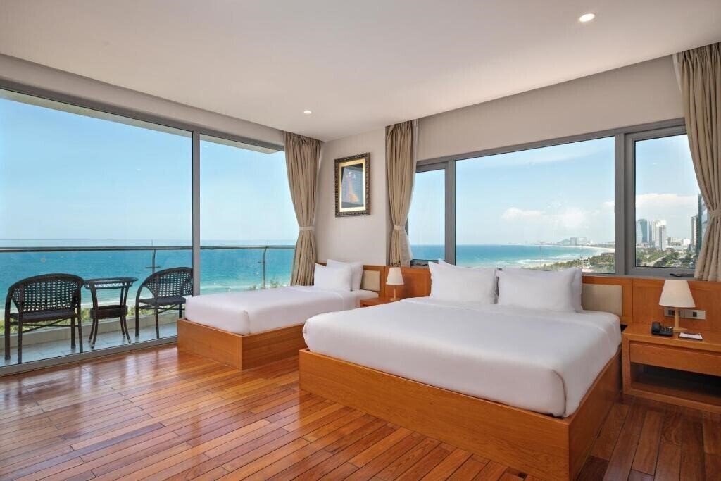 Отель Sekong Hotel Da Nang Beach 3*