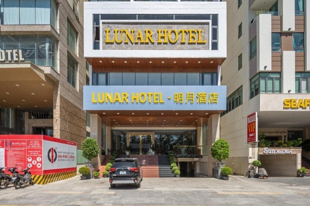 Отель Lunar Hotel 4*