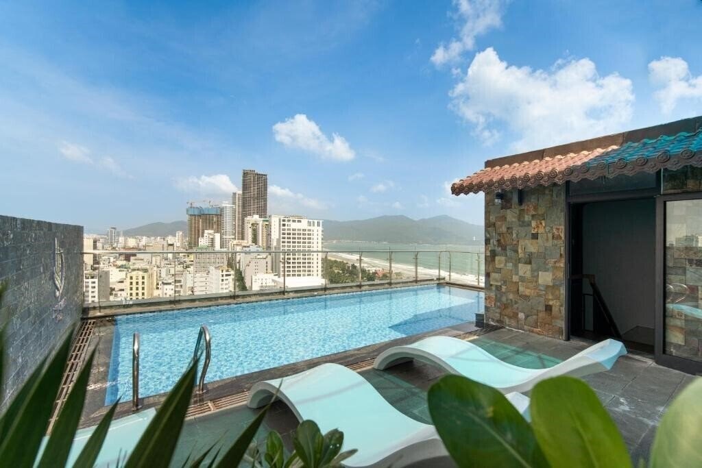 Готель Delicate Beach Hotel 3*