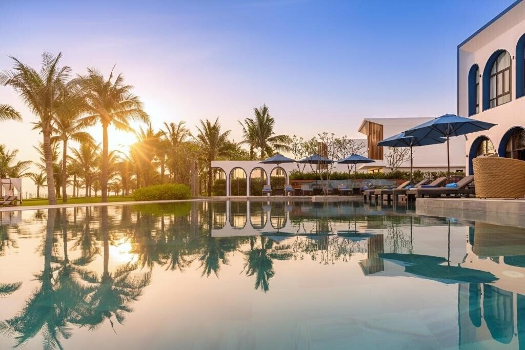 Фото Wyndham Hoi An Royal Beachfront Resort & Villas (ex. Hoi An Royal Beachfront Villas) 5*