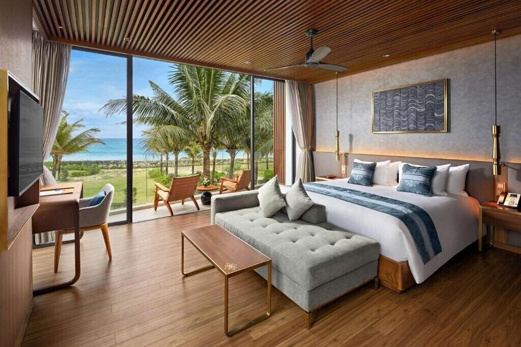 Фотография Wyndham Hoi An Royal Beachfront Resort & Villas 5*