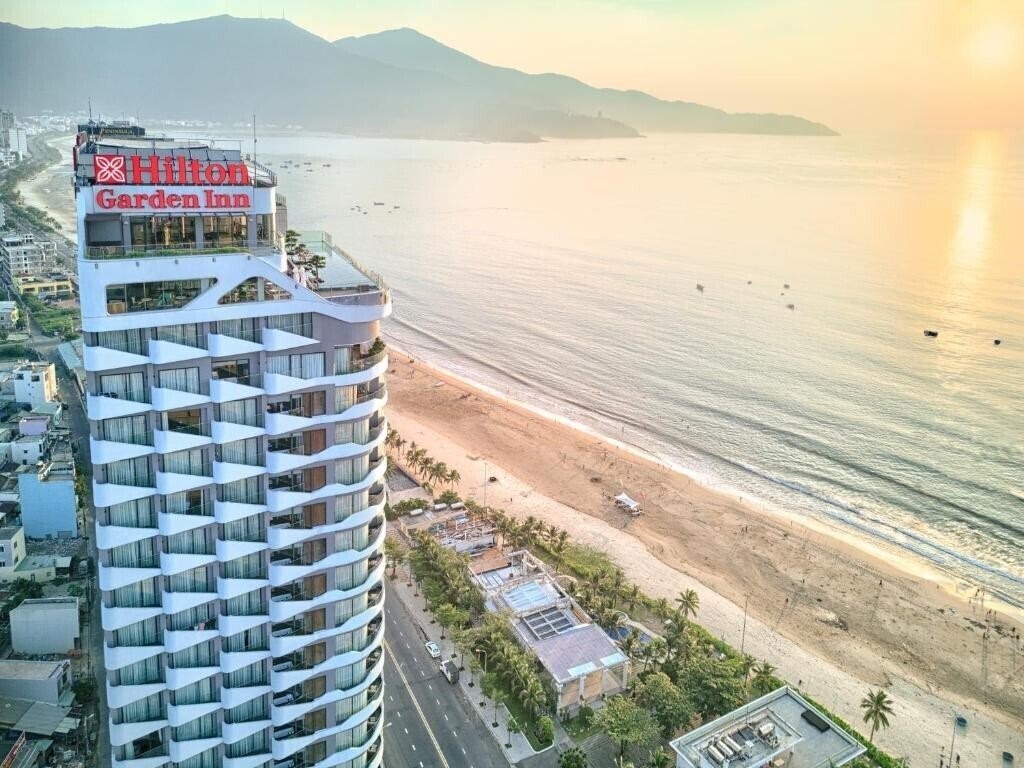 Готель Hilton Garden Inn Da Nang 4*