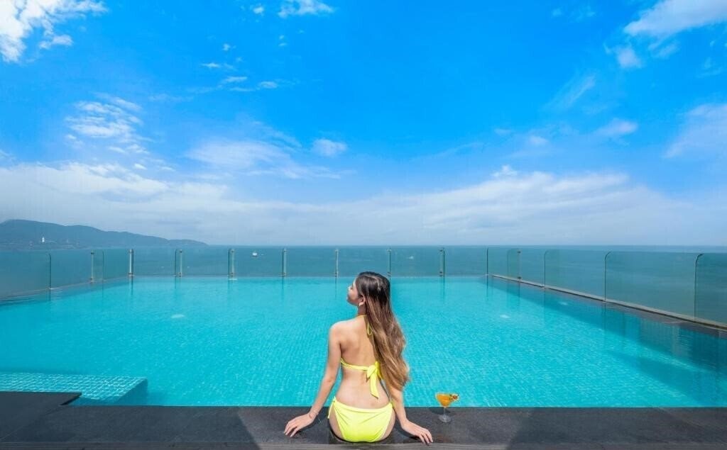Фото Canvas Danang Beach Hotel 4*