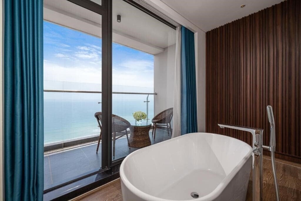 Фотографія Canvas Danang Beach Hotel 4*