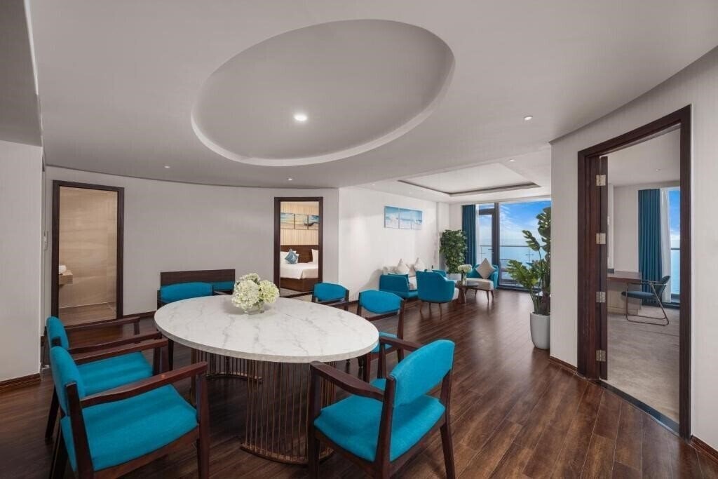 Картинка Canvas Danang Beach Hotel 4*