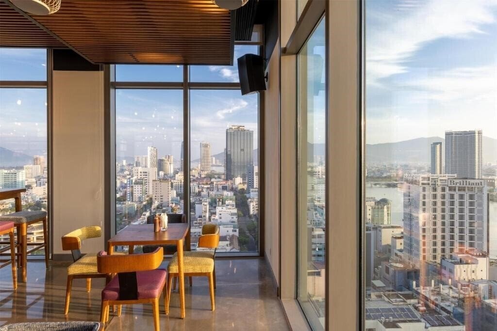 Готель Wink Hotel Danang Centre 4*