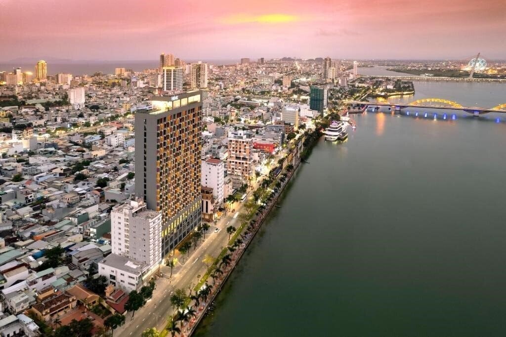 Отель Wink Icon Hotel Danang Riverside 5*