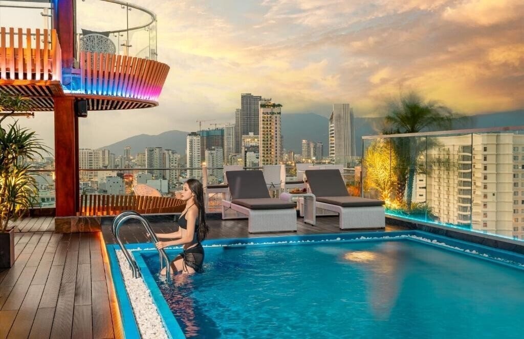 Готель Mercy Emerald Hotel 4*