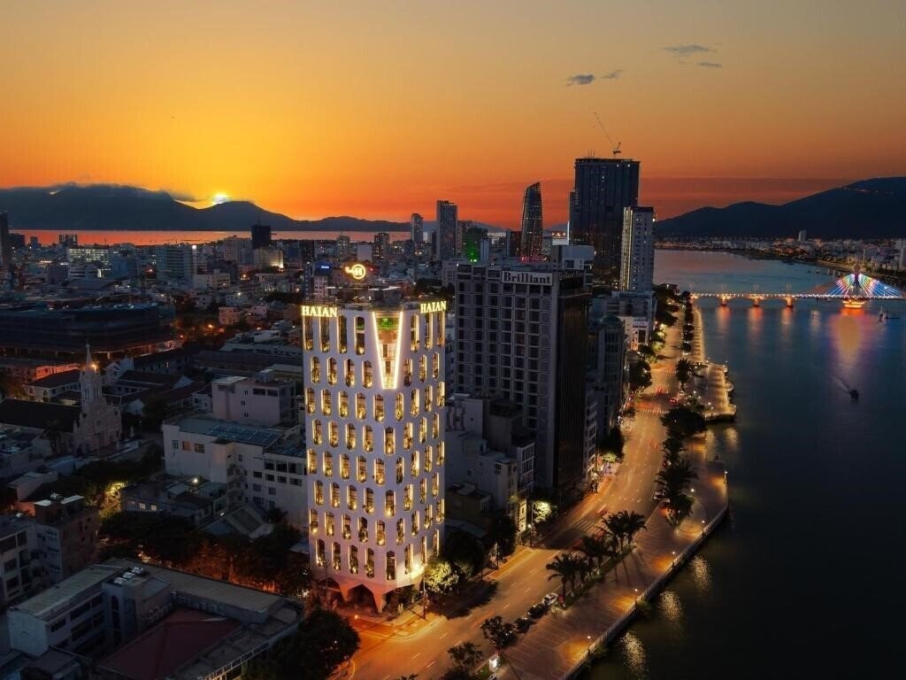 Готель Haian Riverfront Hotel 4*