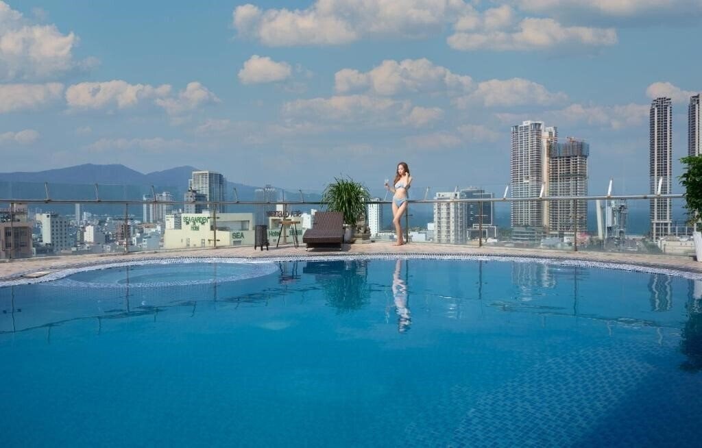 Фото Merry Land Hotel 4*