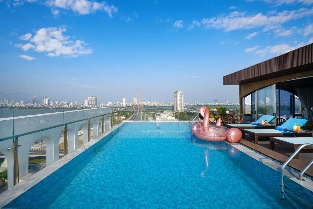 Готель Gold Plaza Hotel 4*