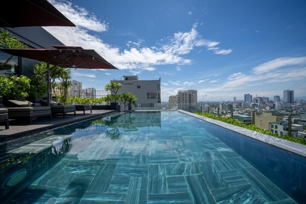 Готель Legend Boutique Hotel 4*