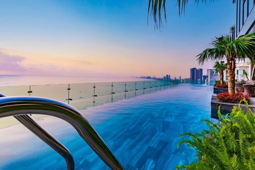 Готель Peninsula Hotel Danang 5*