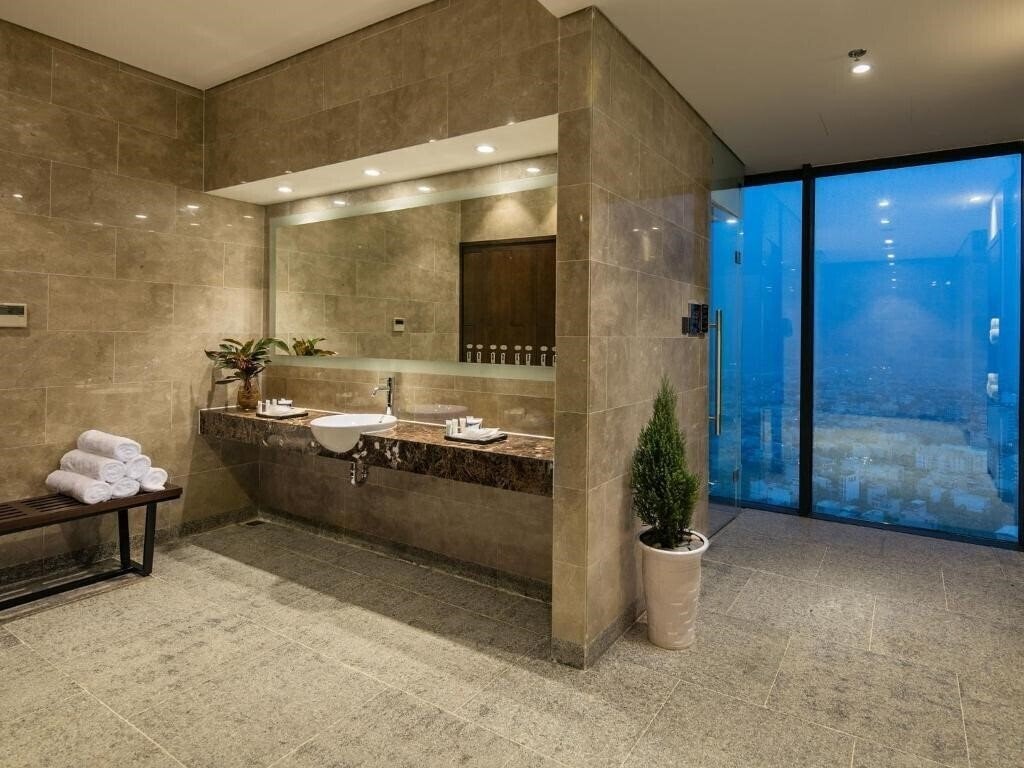 Изображение Altara Suites Da Nang Managed by AHG 4*