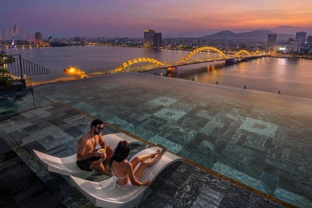 Отель Caro Premium Danang Hotel 4*
